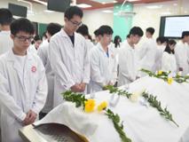 黑料网-吃瓜网(中国)官方网站
基础医学院开展无语体师海葬活动